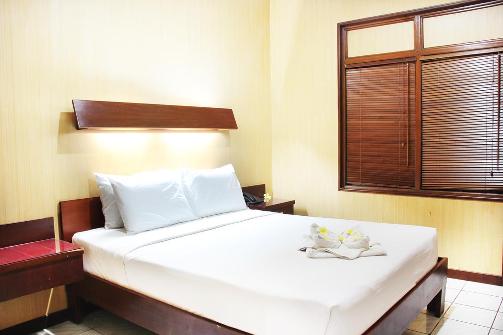 Paradiso Beach Inn Kuta  Exterior photo